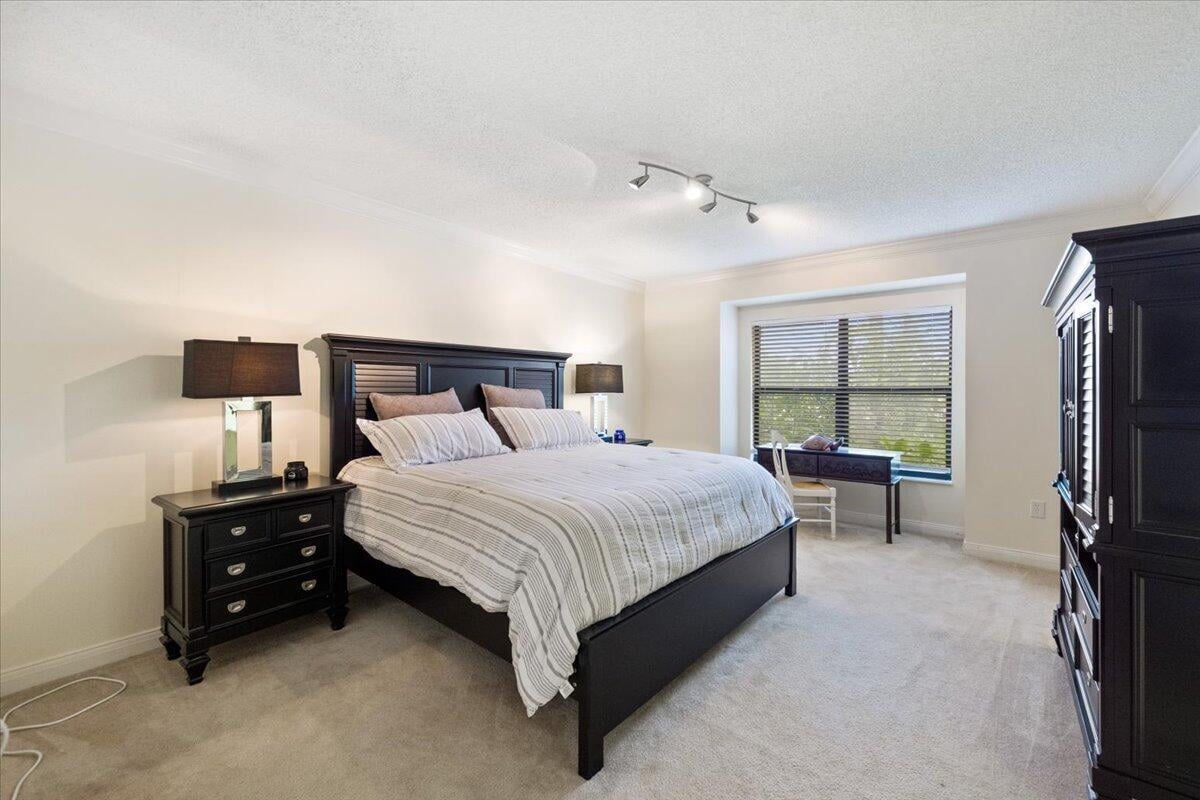 Unit H202 photo 15