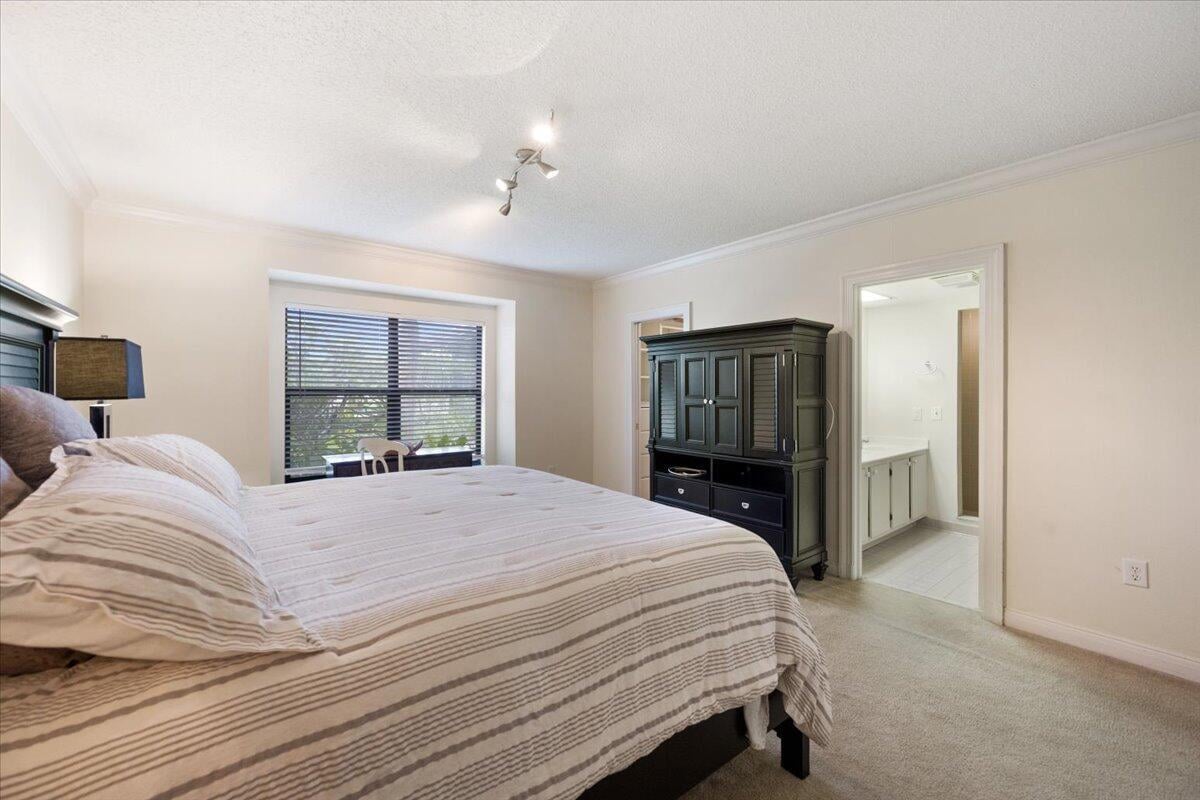 Unit H202 photo 16