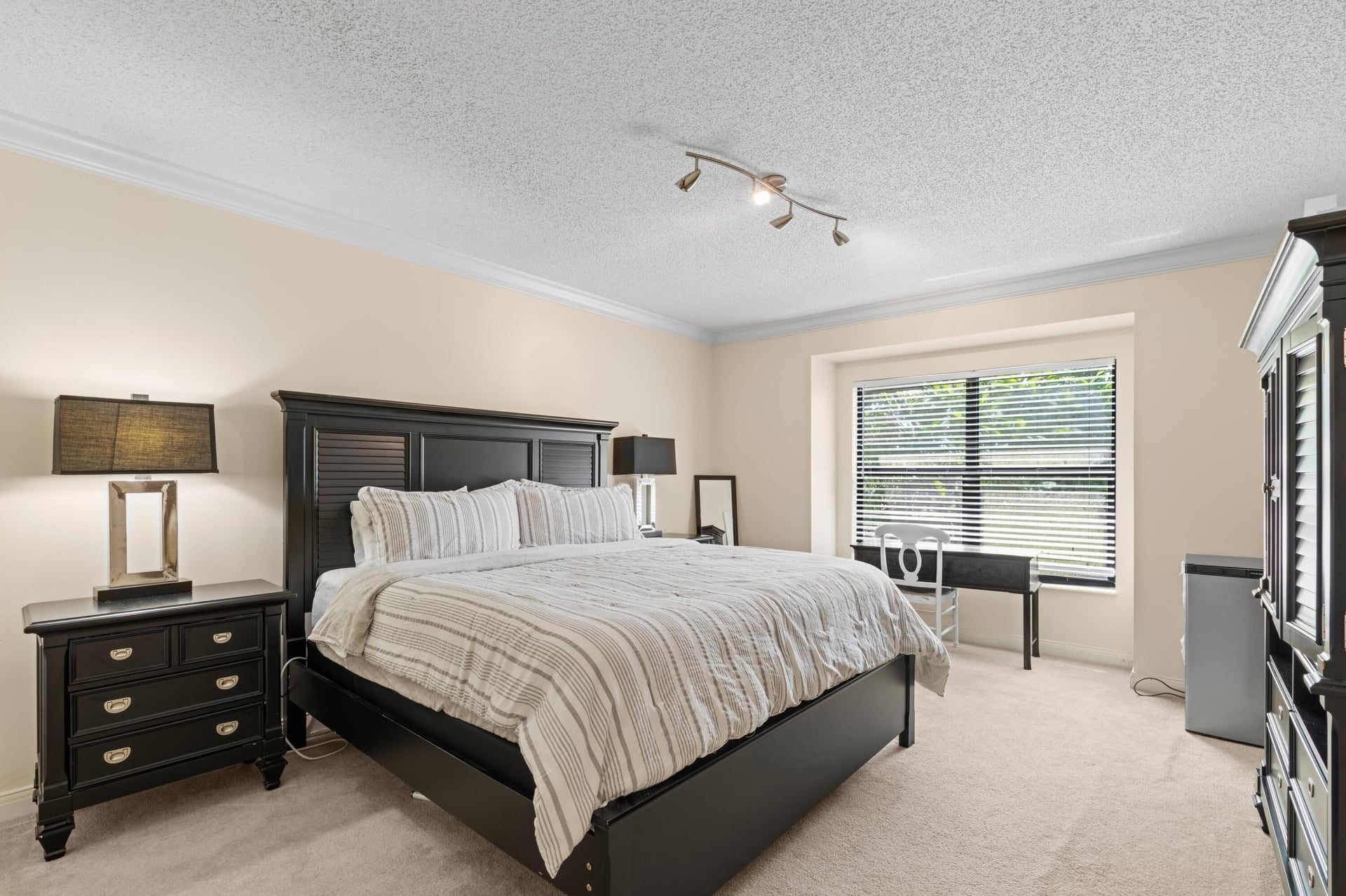 Unit H202 photo 17