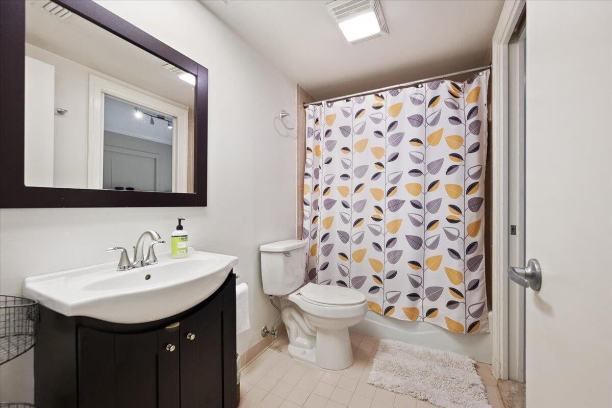Unit H202 photo 22