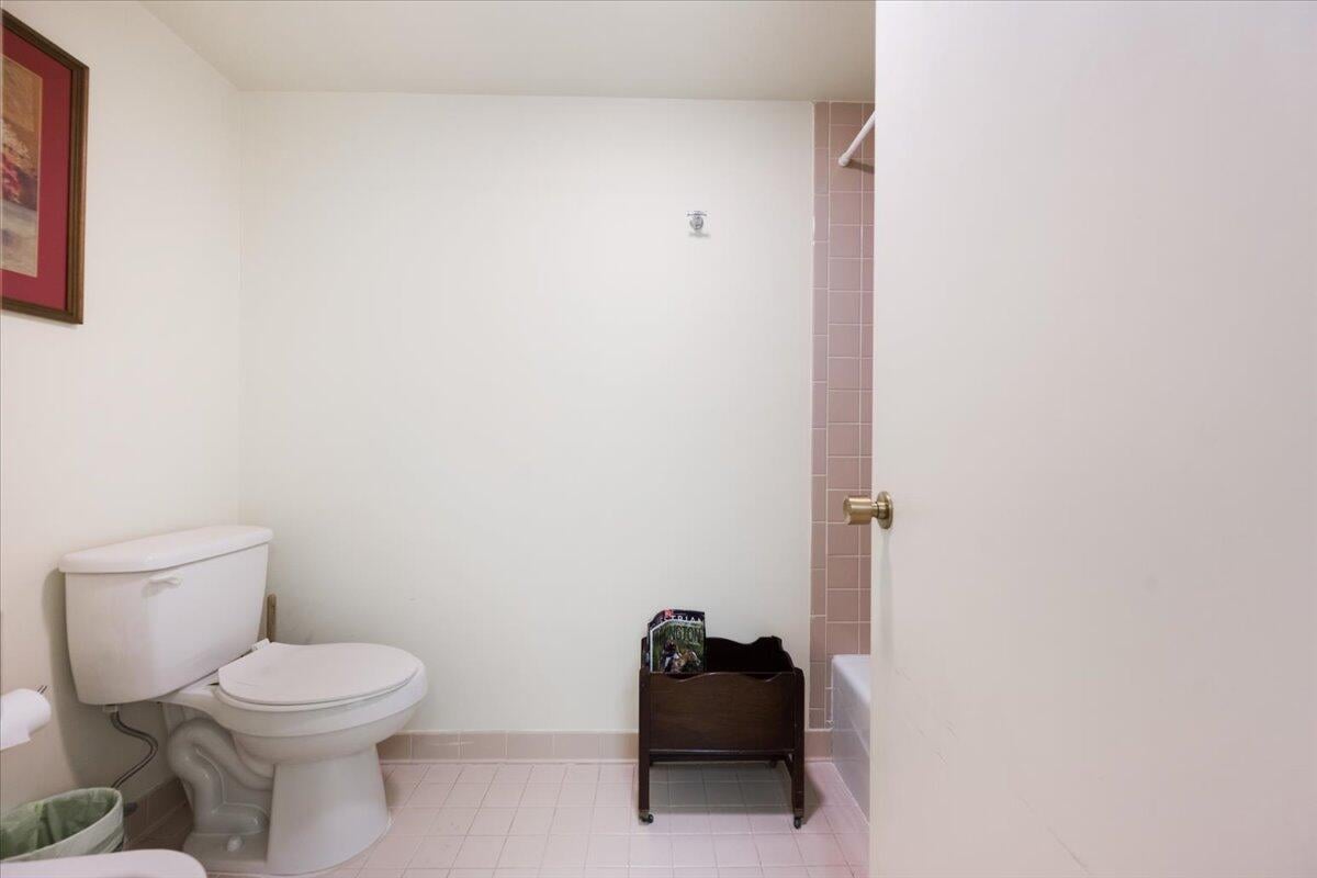 Unit H202 photo 23