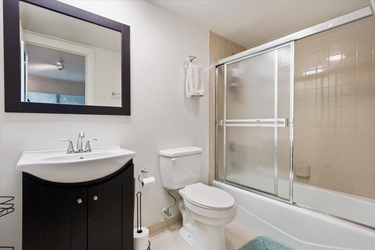 Unit H202 photo 24