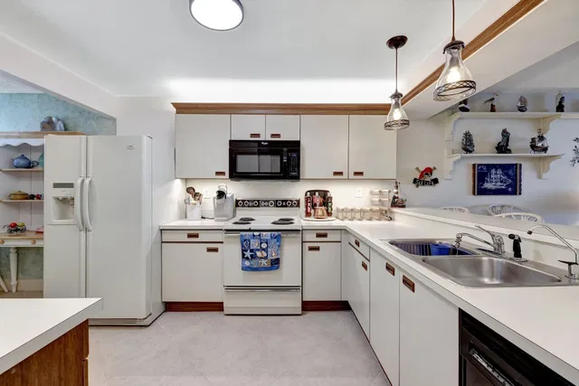 Unit 14-304 photo 9
