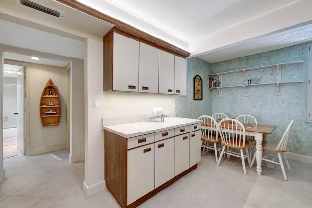 Unit 14-304 photo 11