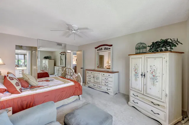 Unit 14-304 photo 16