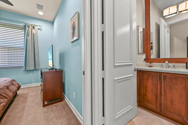  Residence photo 30