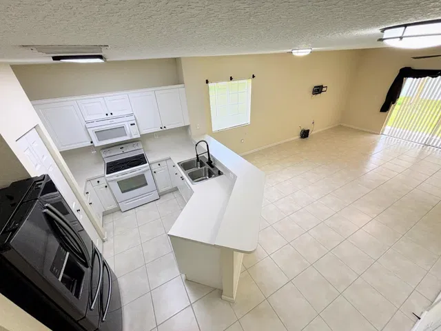 Residence photo 5