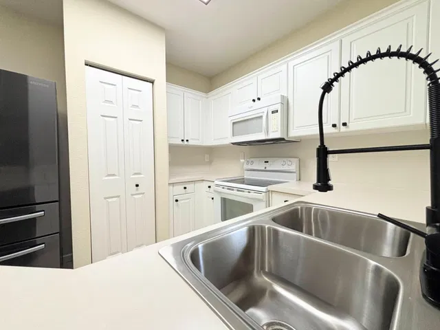 Residence photo 6