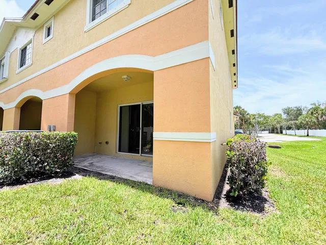 Residence photo 36