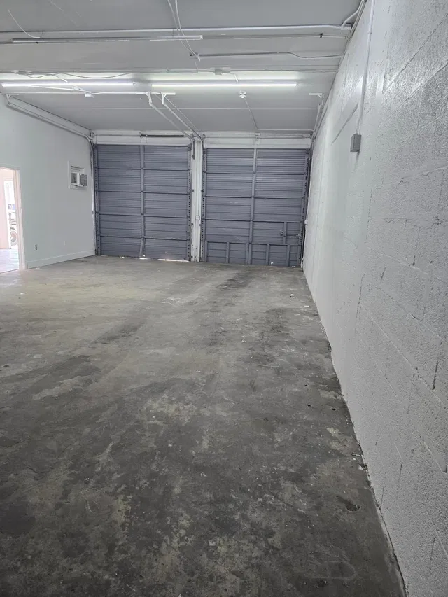 Unit 33 photo 3