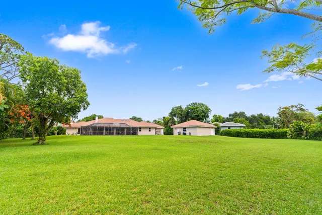 Residence photo 3