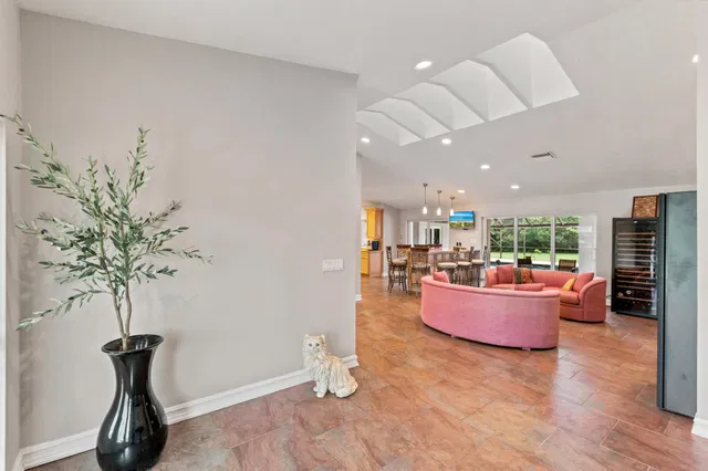 Residence photo 5