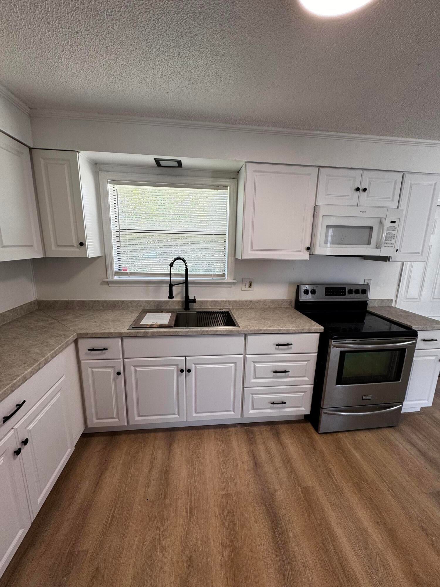  Residence photo 4