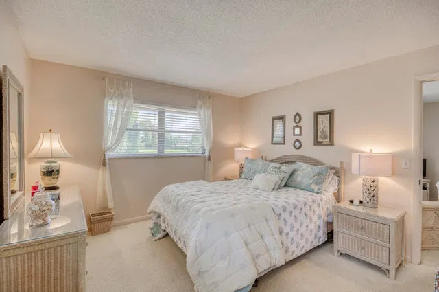 Unit 26 photo 8