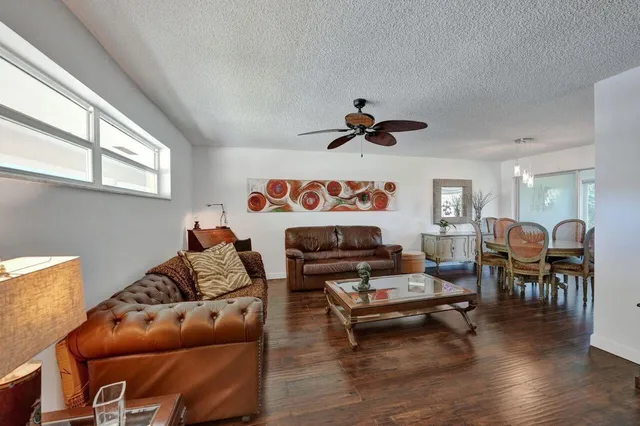  Unit 203 photo 4