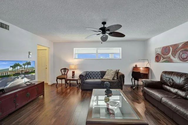  Unit 203 photo 6