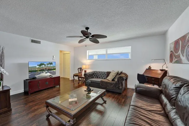  Unit 203 photo 7