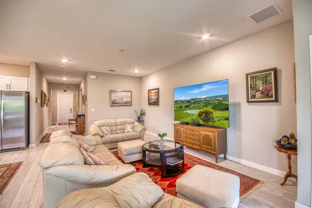 Residence photo 5