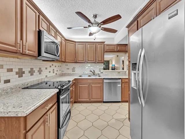 Unit 203 photo 2
