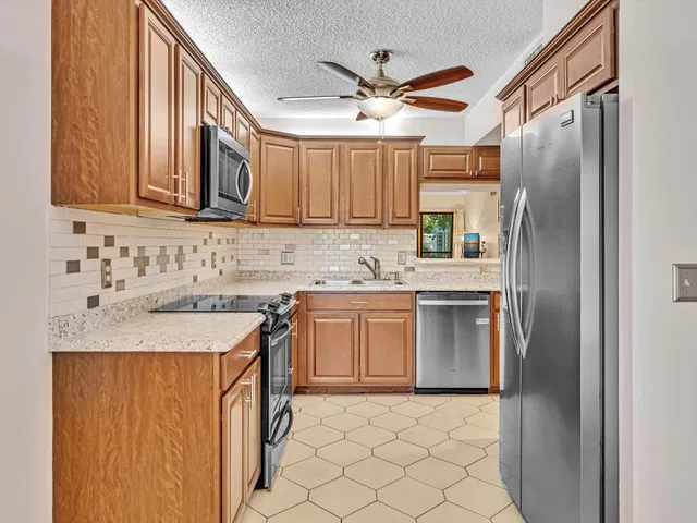 Unit 203 photo 6