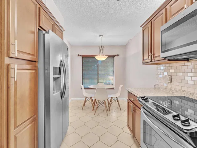 Unit 203 photo 8