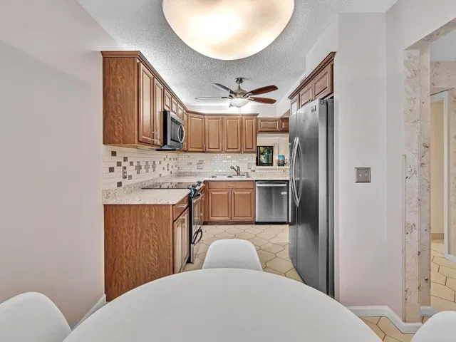Unit 203 photo 9