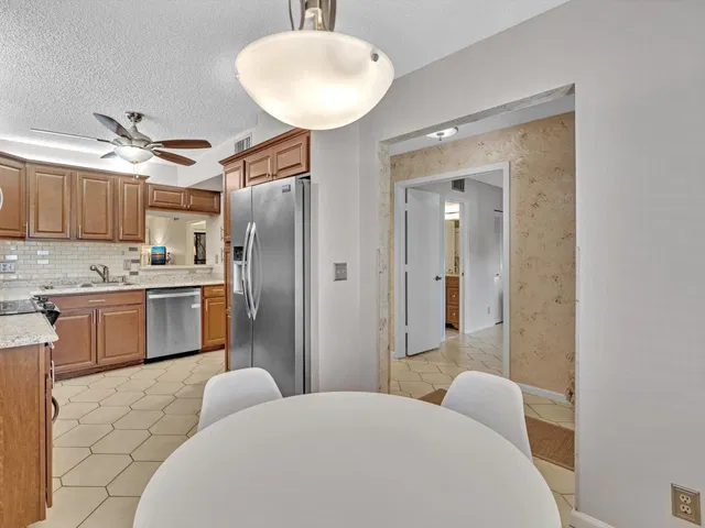 Unit 203 photo 10