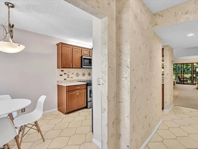 Unit 203 photo 11