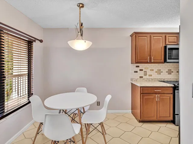 Unit 203 photo 12