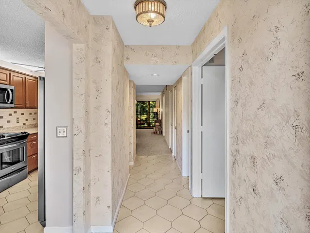 Unit 203 photo 15
