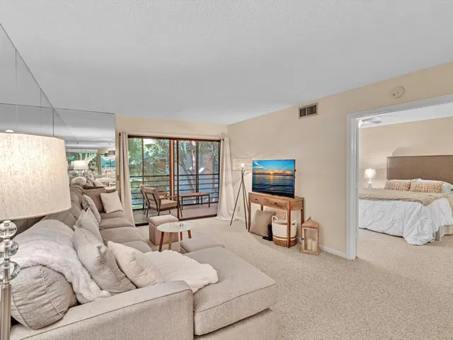 Unit 203 photo 23
