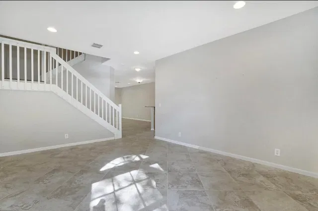 Unit 1905 photo 6