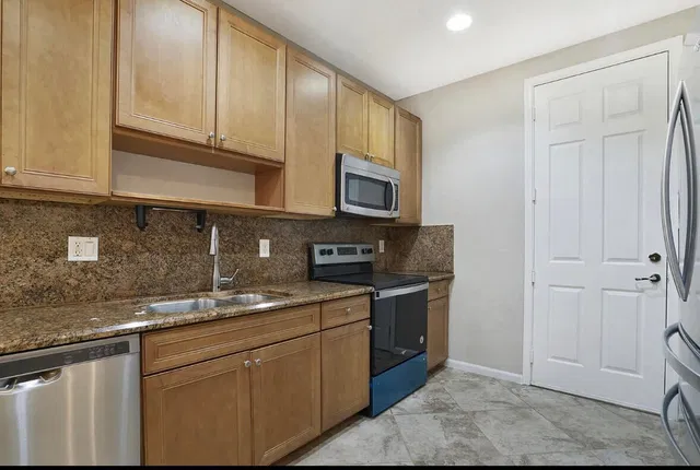 Unit 1905 photo 7