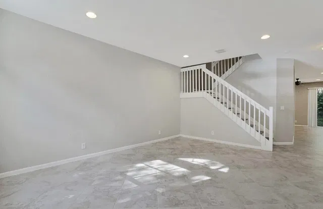 Unit 1905 photo 8