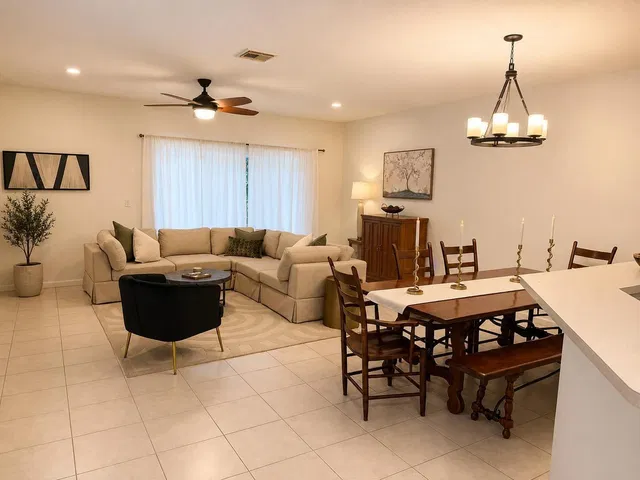 Residence photo 3