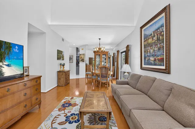 Residence photo 16