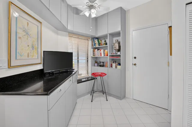 Residence photo 22