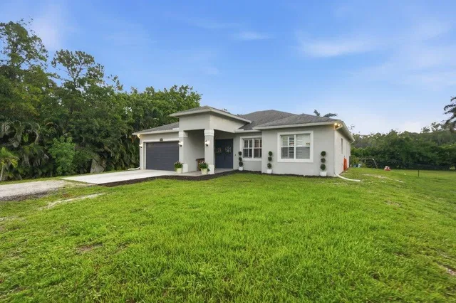 Residence photo 3