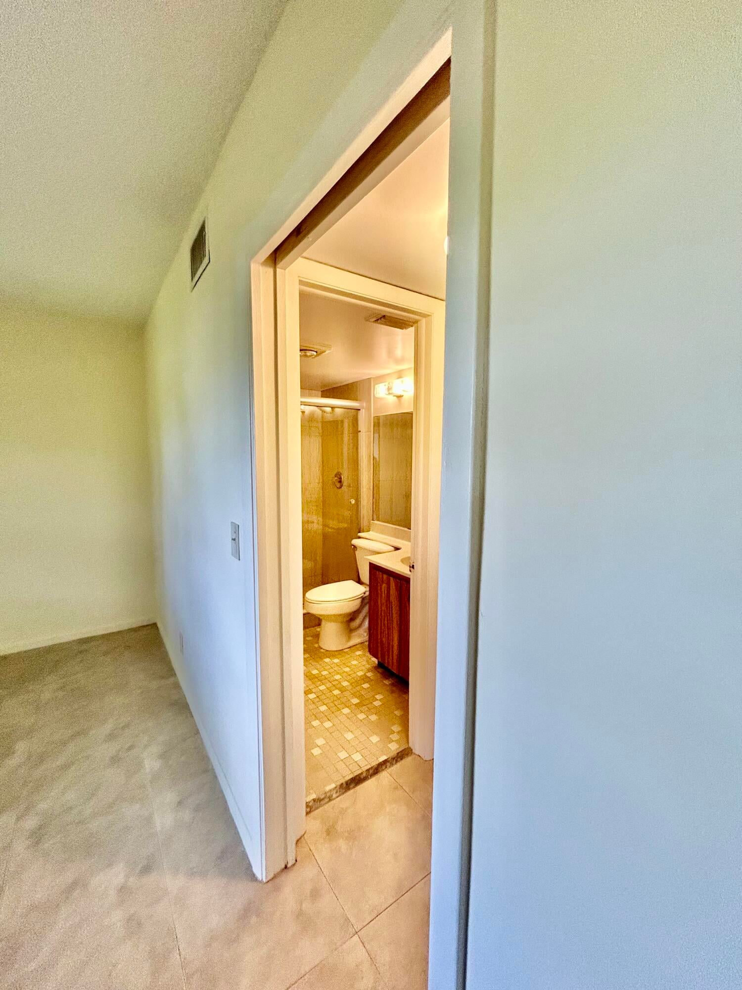 Unit 221d photo 8