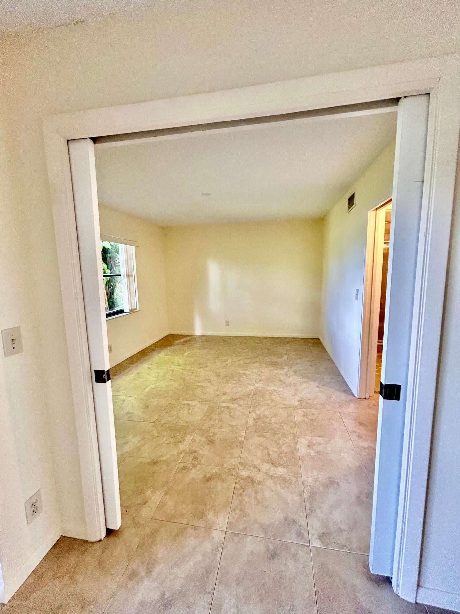 Unit 221d photo 9