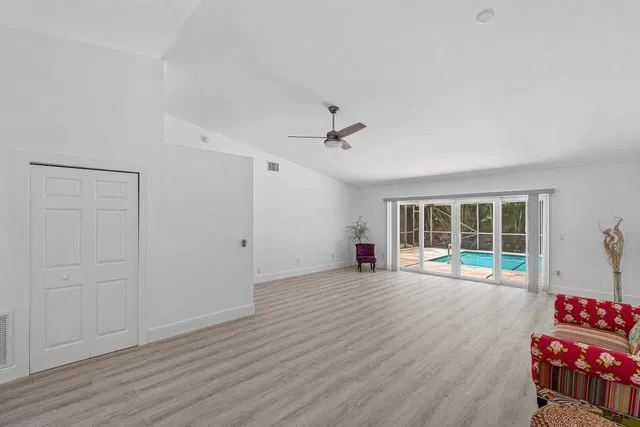  Residence photo 6
