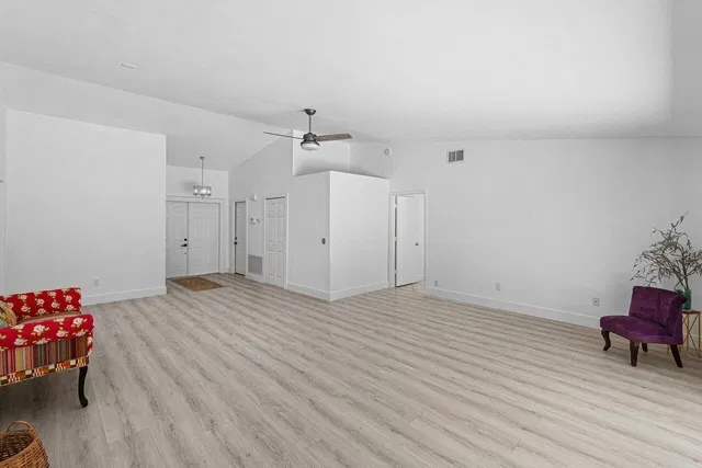  Residence photo 7