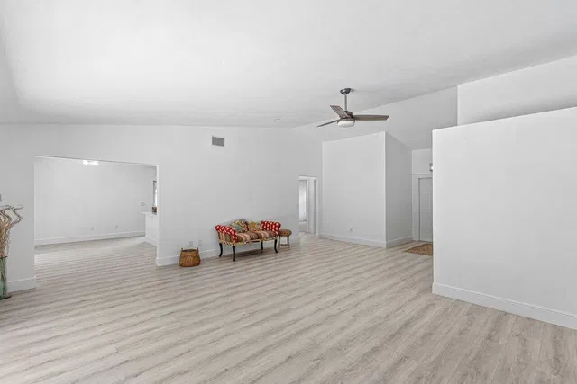  Residence photo 8