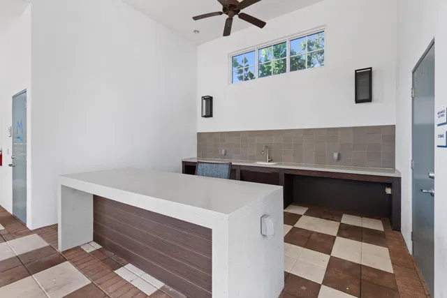 Residence photo 92
