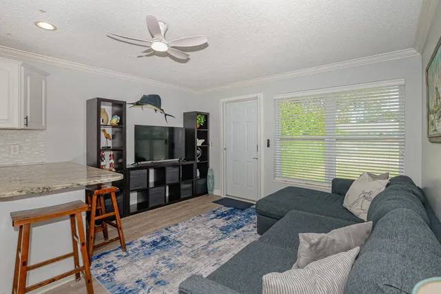 Residence photo 3
