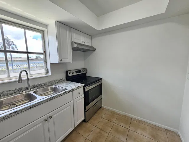 Unit F photo 9