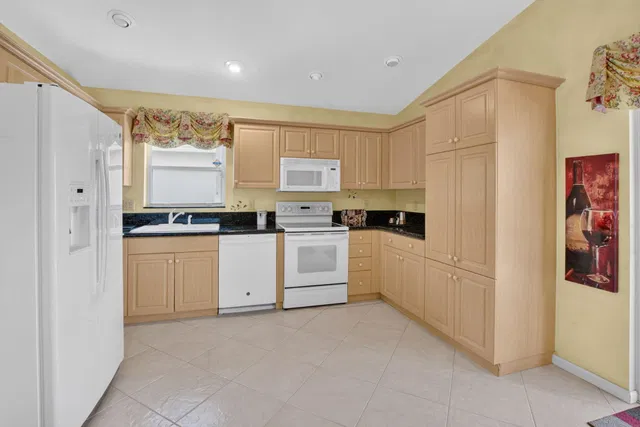 Residence photo 3