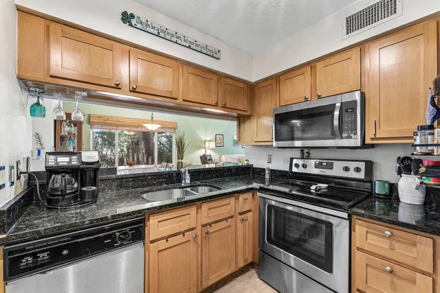  Residence photo 4