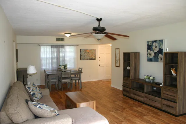 Unit 130 photo 3