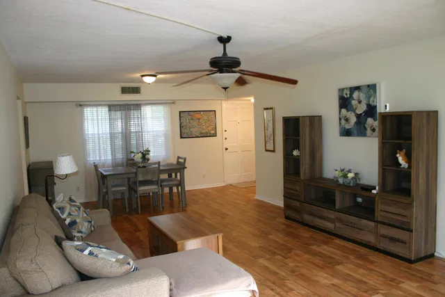 Unit 130 photo 4